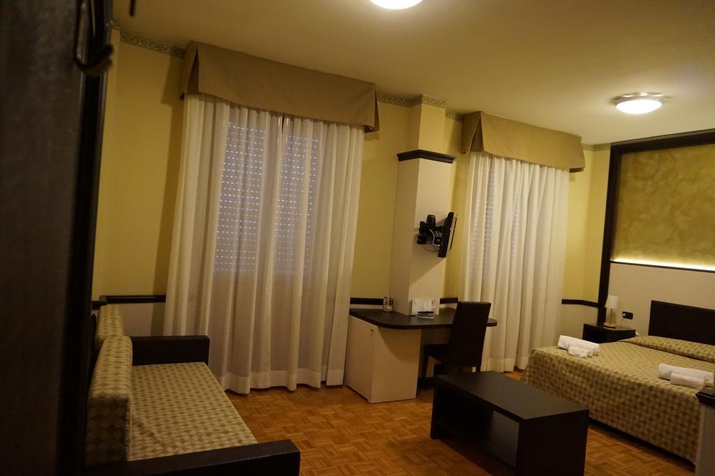 Hotel Astoria ฟีเดนซา ห้อง รูปภาพ