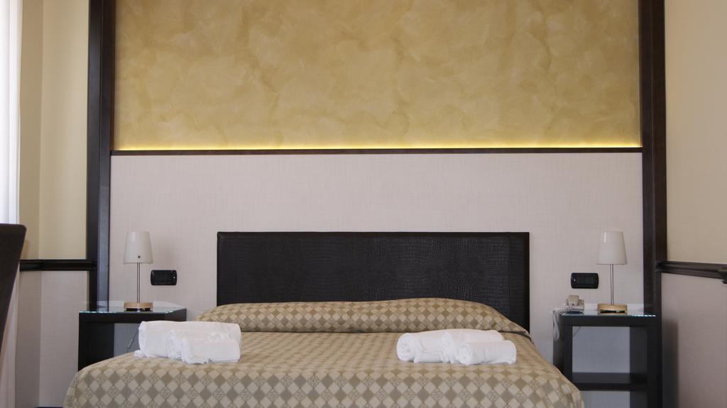 Hotel Astoria ฟีเดนซา ห้อง รูปภาพ