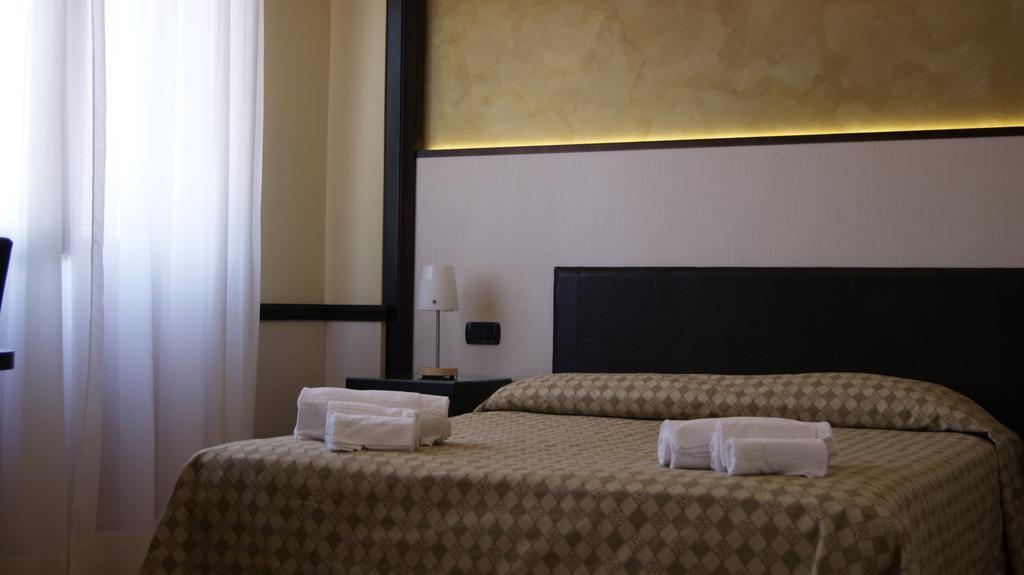 Hotel Astoria ฟีเดนซา ห้อง รูปภาพ