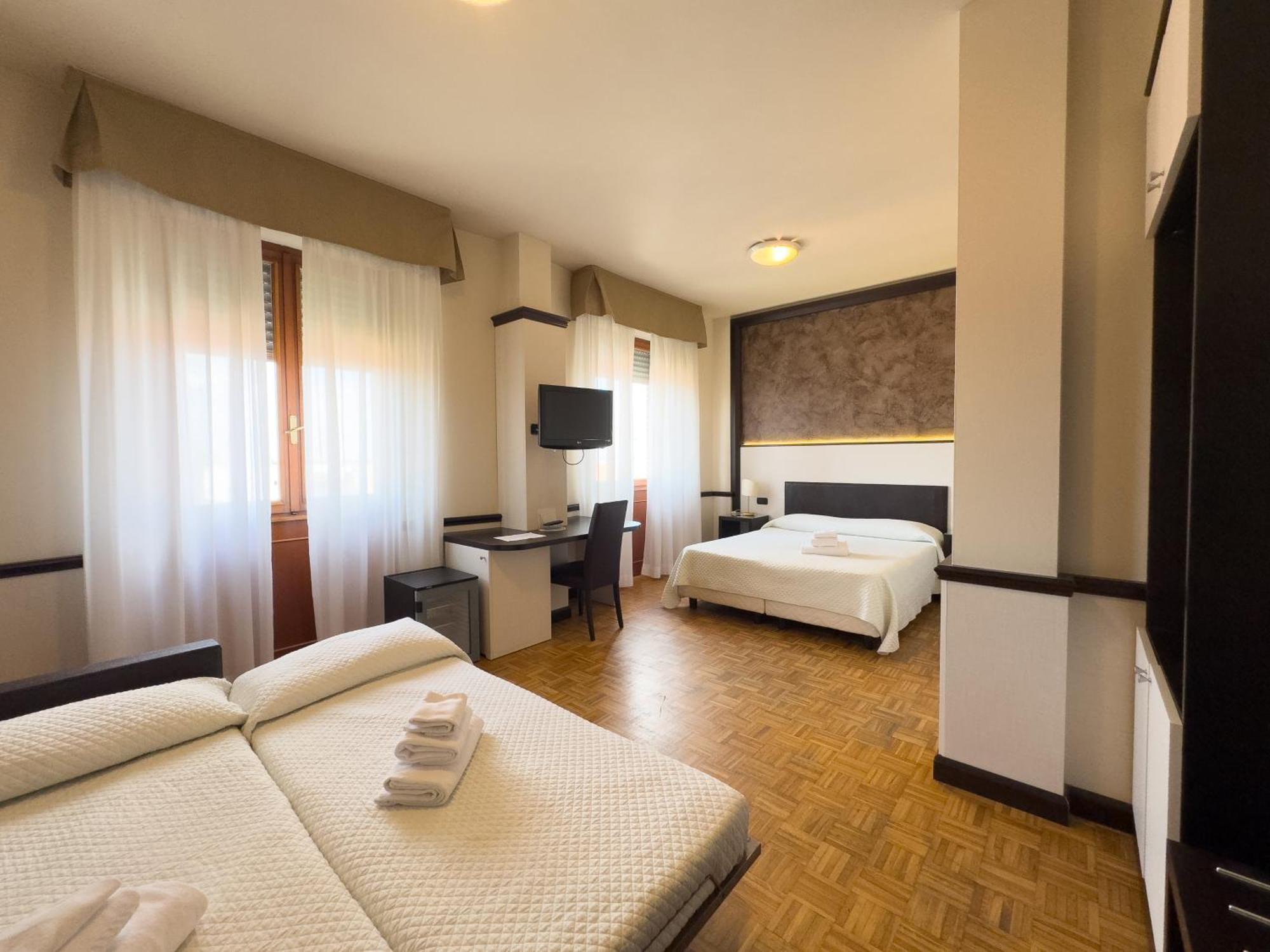 Hotel Astoria ฟีเดนซา ภายนอก รูปภาพ