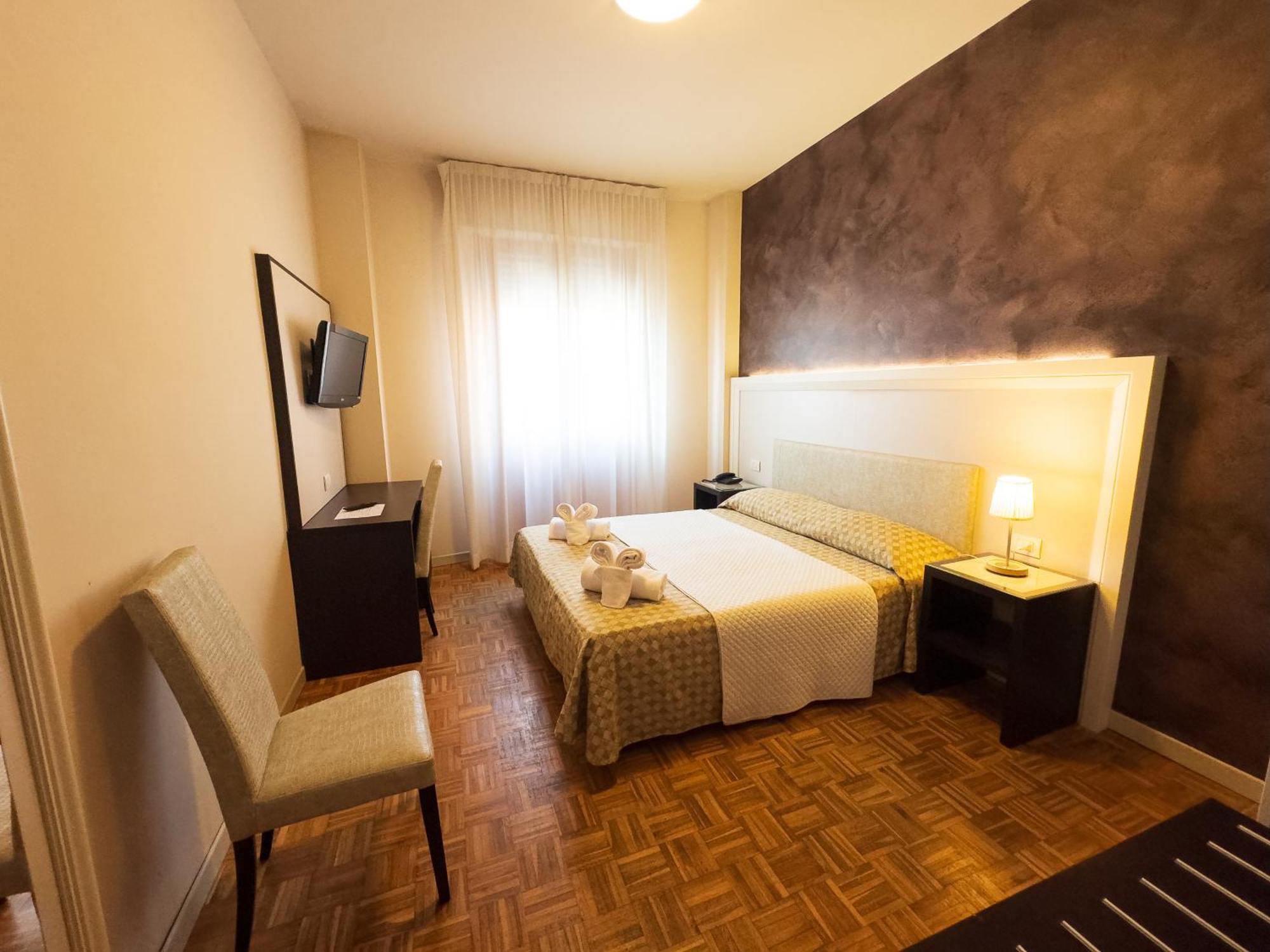 Hotel Astoria ฟีเดนซา ภายนอก รูปภาพ