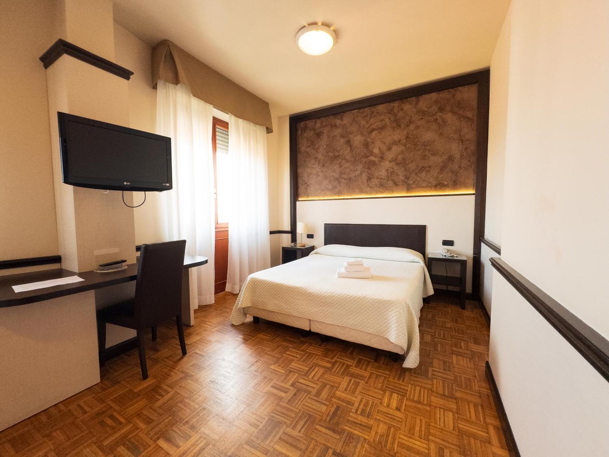 Hotel Astoria ฟีเดนซา ภายนอก รูปภาพ