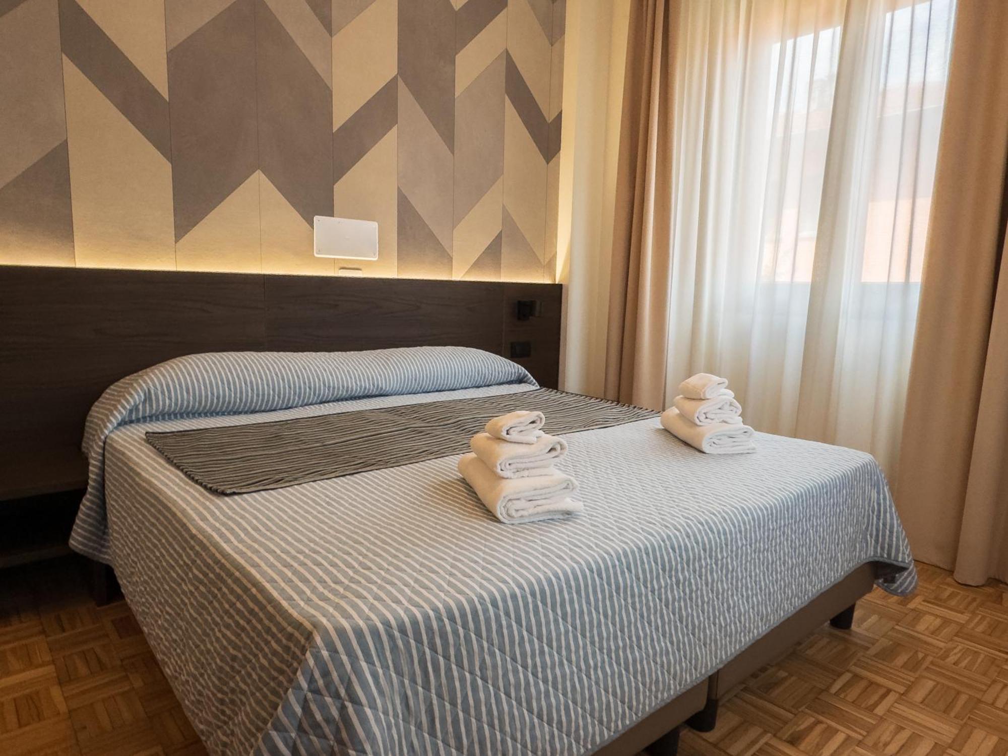 Hotel Astoria ฟีเดนซา ภายนอก รูปภาพ