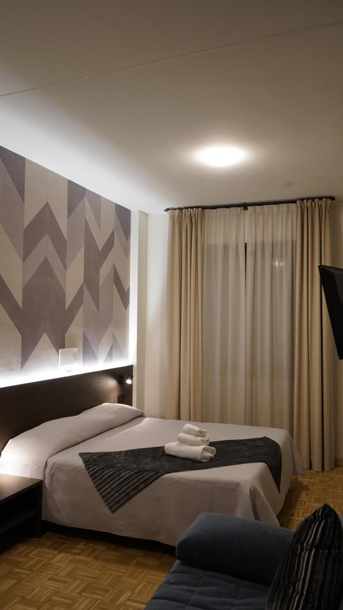 Hotel Astoria ฟีเดนซา ภายนอก รูปภาพ
