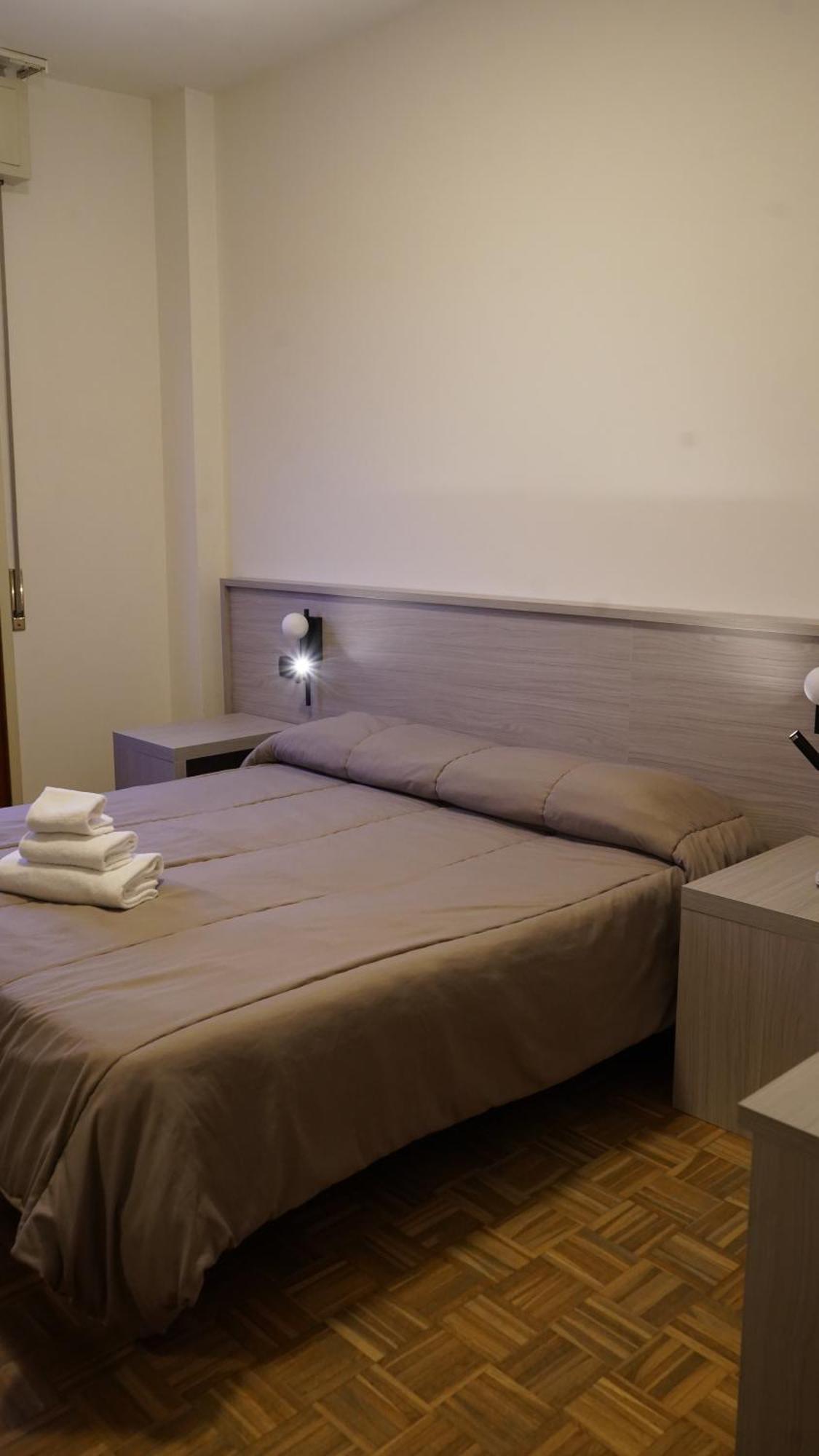 Hotel Astoria ฟีเดนซา ภายนอก รูปภาพ