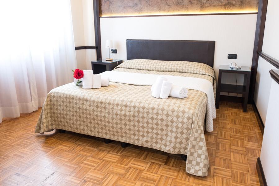 Hotel Astoria ฟีเดนซา ภายนอก รูปภาพ