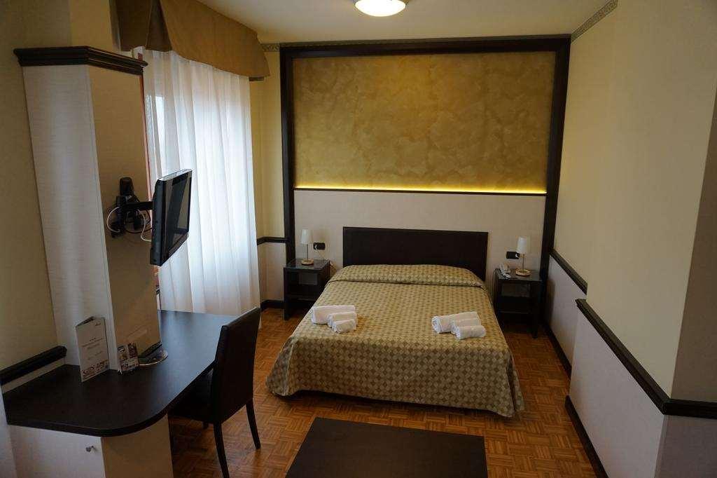 Hotel Astoria ฟีเดนซา ห้อง รูปภาพ
